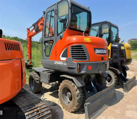 เครื่องขุดขนาดเล็กเกาหลีเดิมใช้ Doosan DX60W-9C เครื่องขุดล้อขนาดเล็ก 6 ตัน
