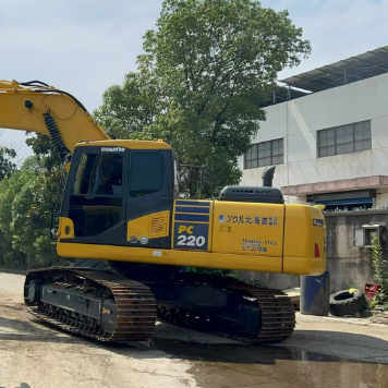 เครื่องจักรกลก่อสร้างใช้แล้ว Komatsu PC220 PC220-7 รถขุดไฮดรอลิก แบคโฮ ตีนตะขาบ 22 ตัน รถขุด Komatsu มือสอง