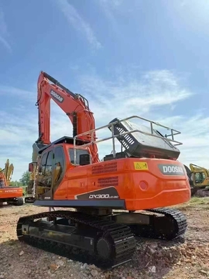รถขุด Doosan DX300LC นำเข้าจากเกาหลี, น้ำหนักใช้งาน 30 ตัน, บุ้งกี๋ 0.64-1.75 ลบ.ม., กำลังไฟ 151kW
